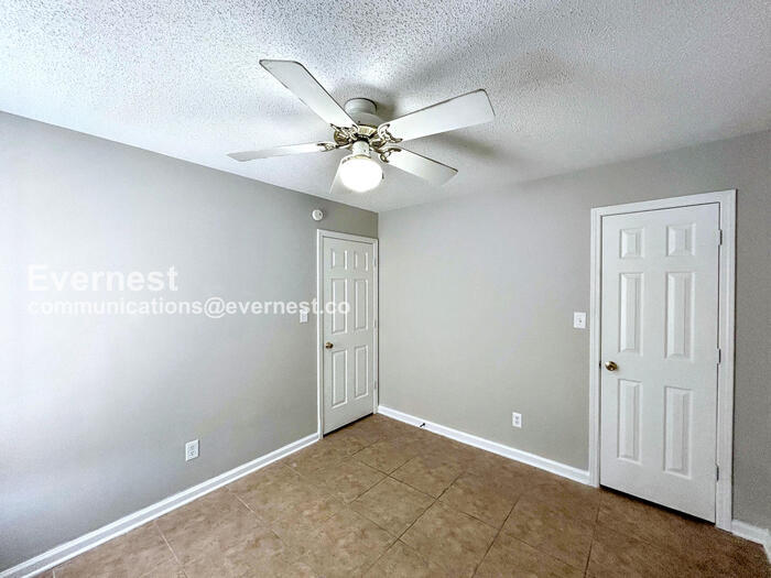 Building Photo - 7036 Foxhall Dr