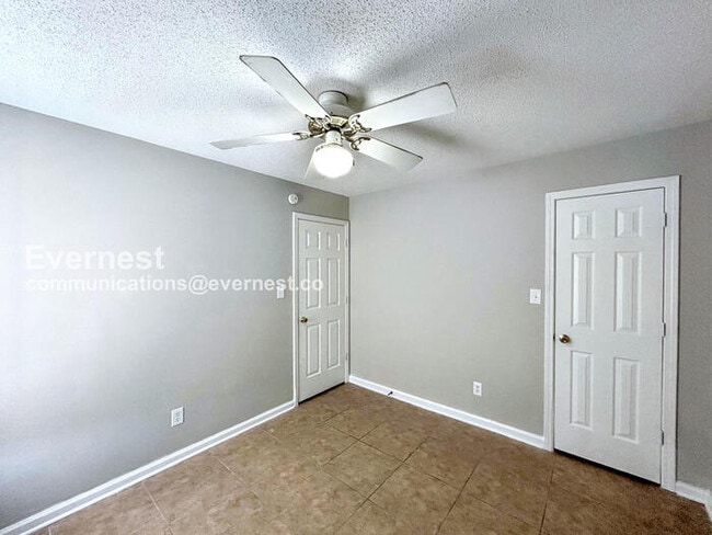 Building Photo - 7036 Foxhall Dr