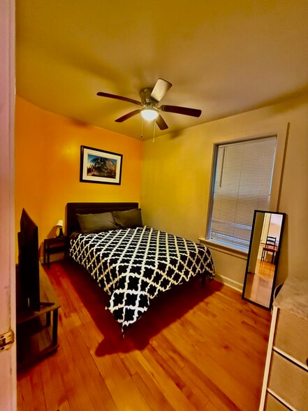 Building Photo - 829 Mulford Street