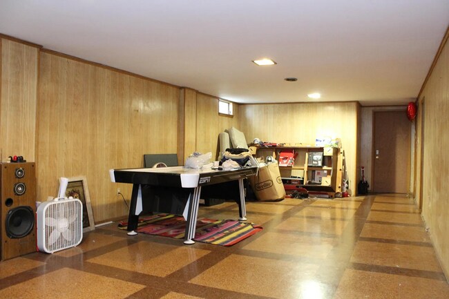Building Photo - 1559 Frebis Ave