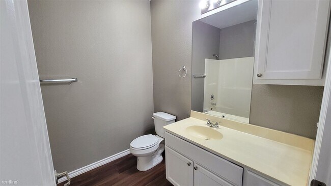 Building Photo - 3 br, 2 bath House - 2727 6th Street