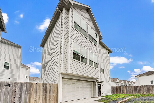 Building Photo - 705 Link Rd