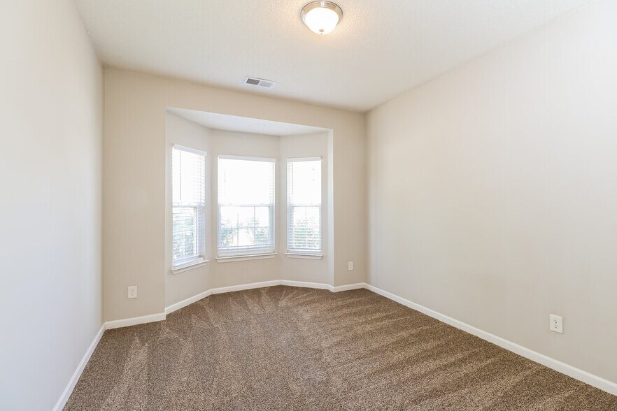 Building Photo - 5811 Briggs Dr
