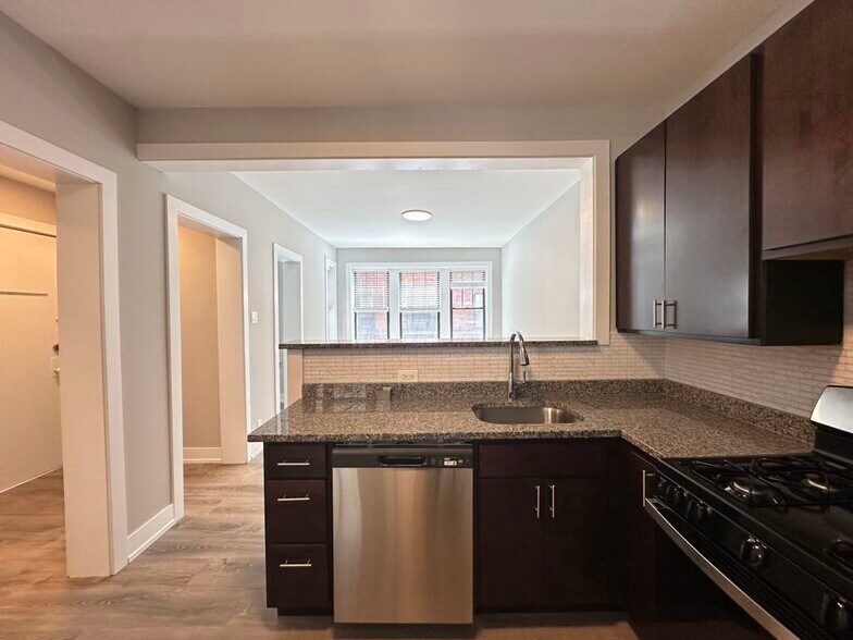 Building Photo - 4211 N Wolcott Ave