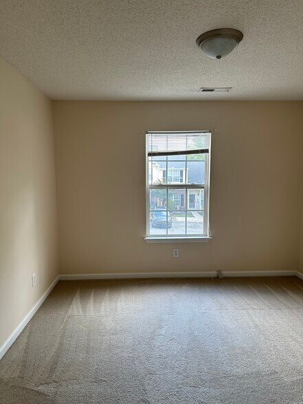 Building Photo - 124 Malamute Ln