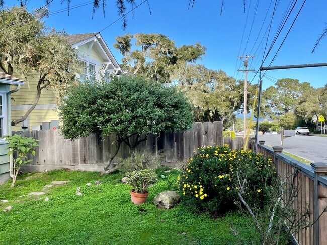 Building Photo - Adorable Two-Bedroom in the Hillcrest Area of Pacific Grove!