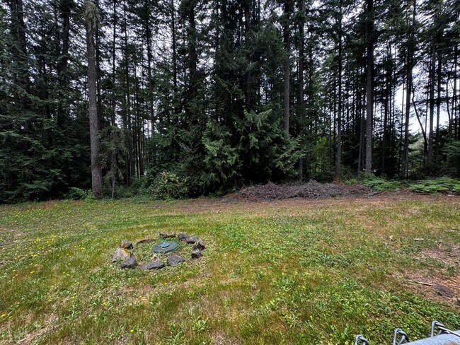 Building Photo - Silverdale Split-Level Home with Bonus Are...