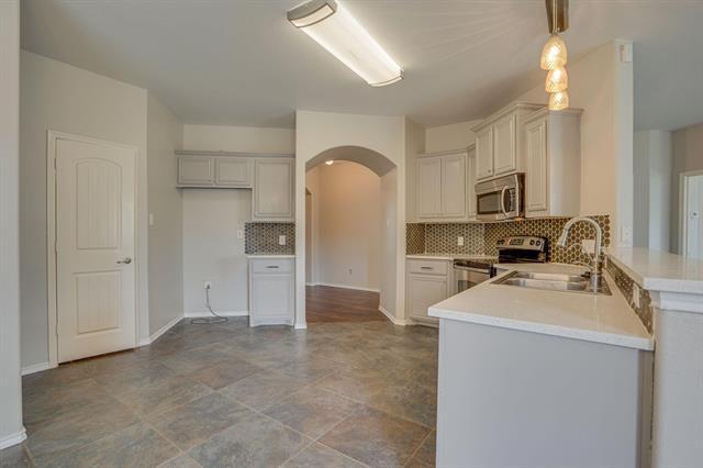 Building Photo - 4717 Hidden Pond Dr