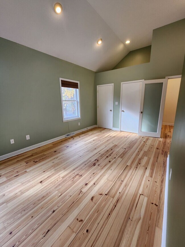 Building Photo - Modern 2 Bedroom Home For Rent