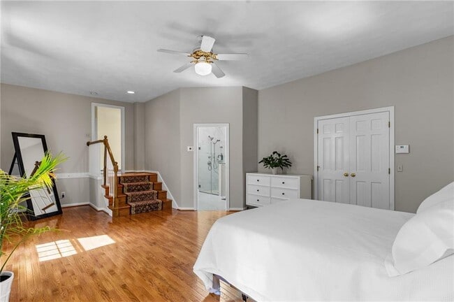 Building Photo - 80 Howland Rd