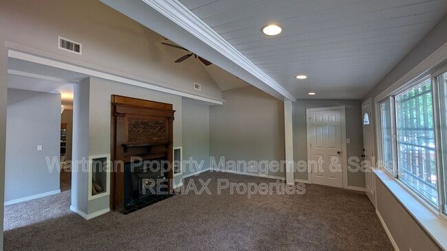 Building Photo - 202 Cheyenne Blvd