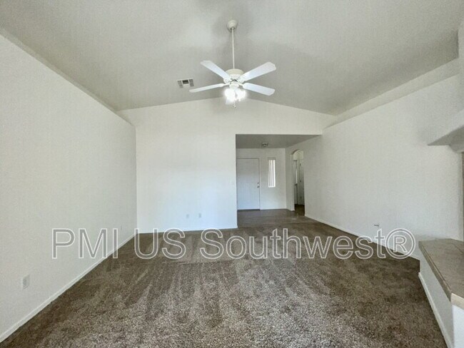 Building Photo - 4891 S Rinaldi Dr