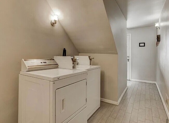 Building Photo - 4350 Decatur St