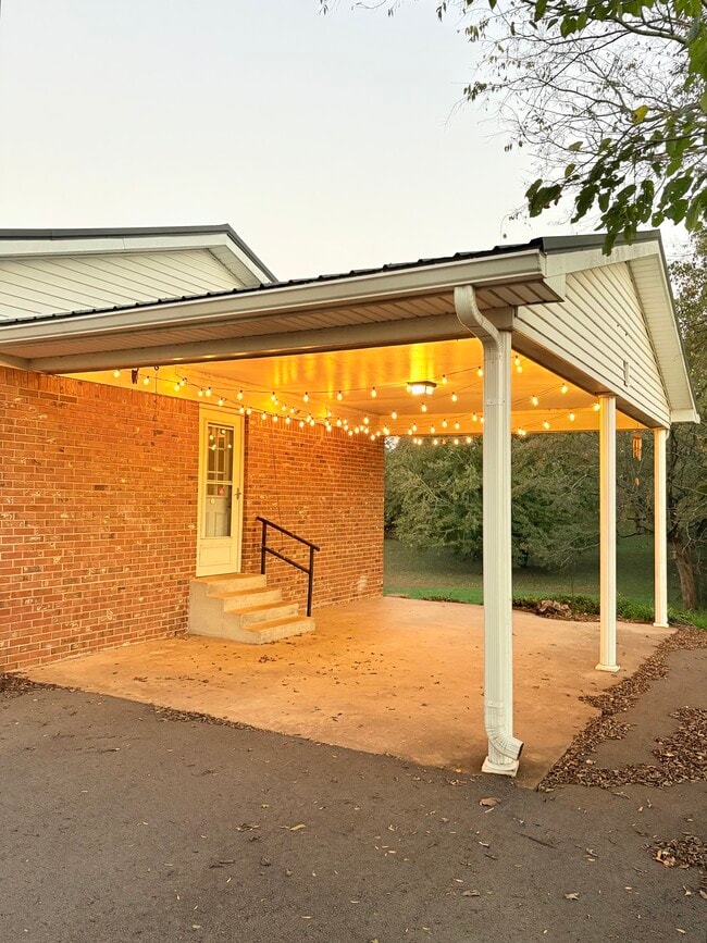 Building Photo - 660 Plano Richpond Rd