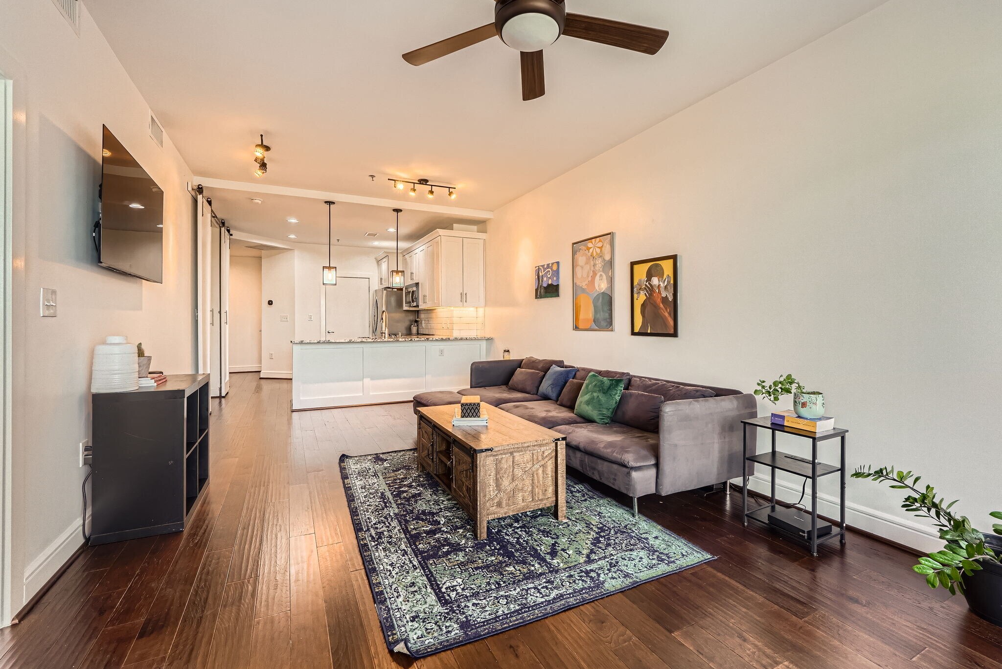 Building Photo - 333 W Trade St