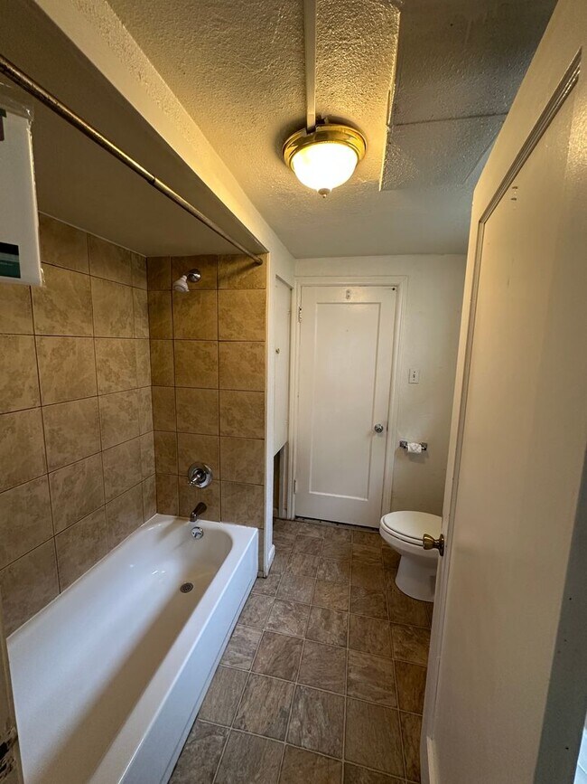 Building Photo - LW1532