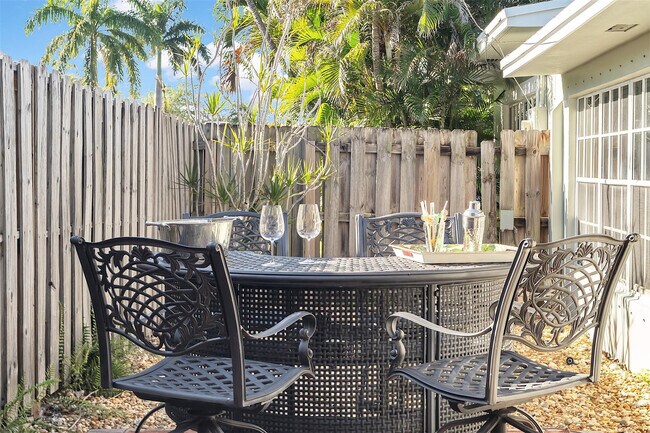 Building Photo - 3221 Seaward Dr