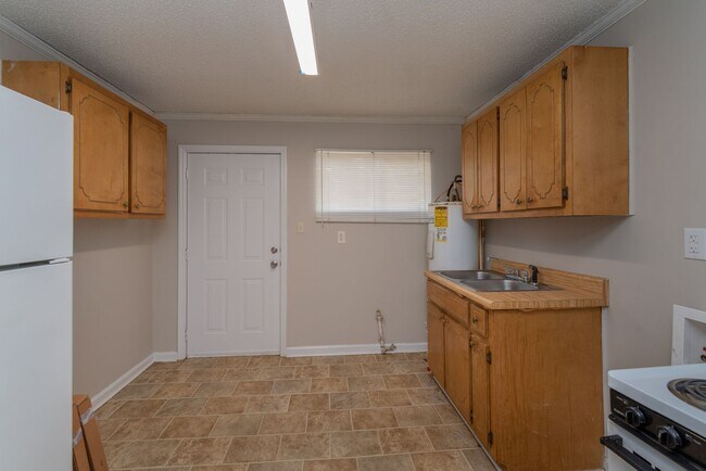 Building Photo - SECTION 8 ACCEPTED! - Cozy 2-Bedroom Home in Prime Augusta Location