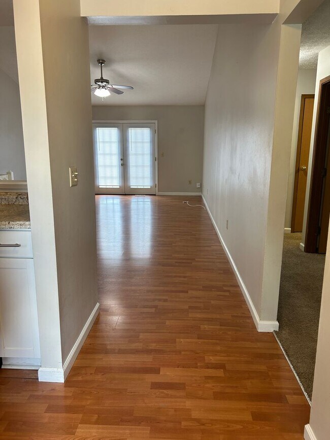 Building Photo - Beautiful 3 Bedroom Duplex with Garage and Full Basement