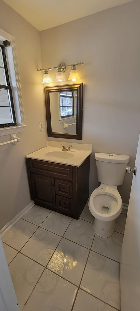 Building Photo - Spacious 3 Bedroom 2.5 Bath Townhome for RENT