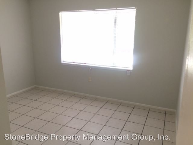 Building Photo - 2526 S Oak Ave