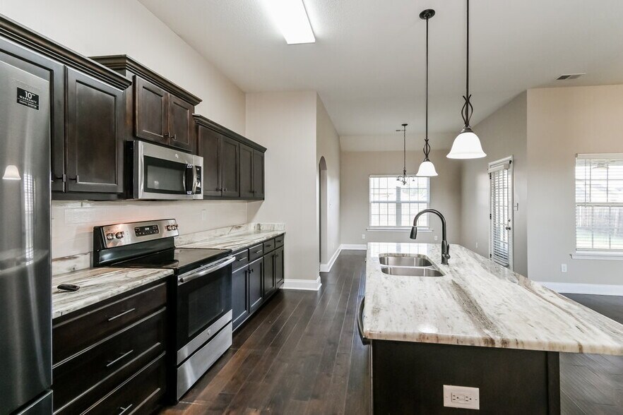 Building Photo - 3677 Dorrie Cir