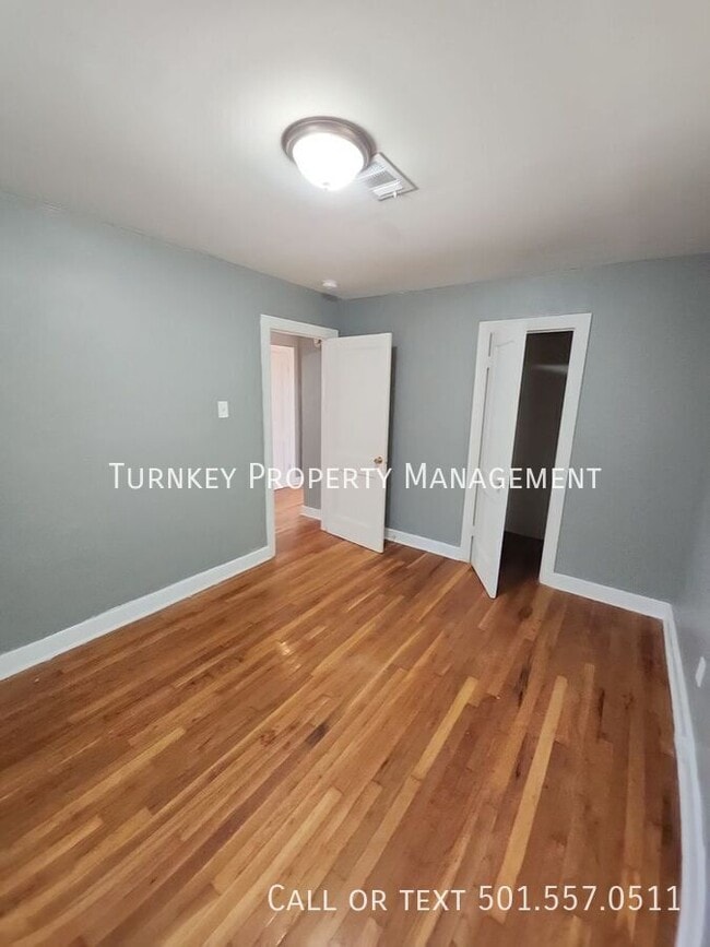 Building Photo - 1720 Pinewood Dr