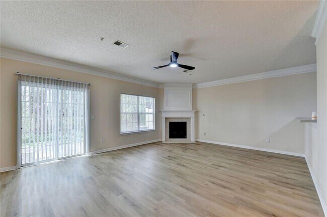 Building Photo - 310 Azalea Cir