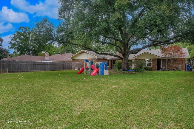 Building Photo - 7440 Camelback Dr