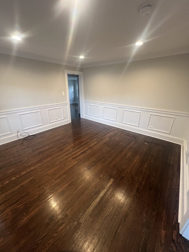 Building Photo - Charming 3-Bedroom Home with 3 Full Bathro...