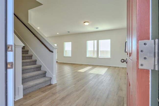 Building Photo - 129 Honey Bee Rd