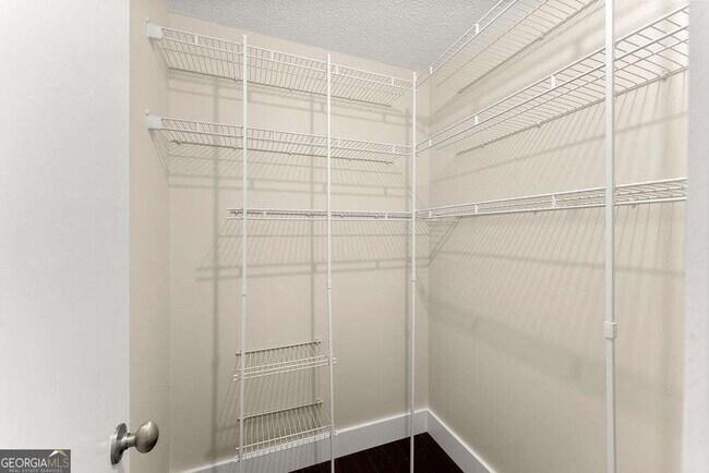 Building Photo - 4035 Thames Dr