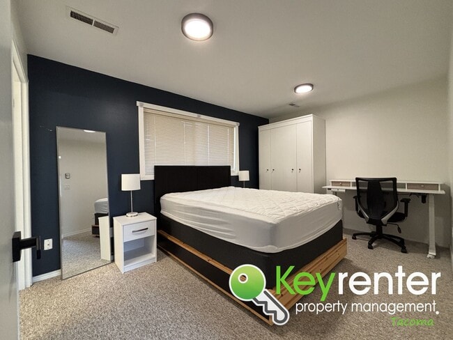 Building Photo - Classic north Tacoma neighborhood ADU unit with character!