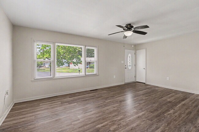 Building Photo - 105 Maple Dr
