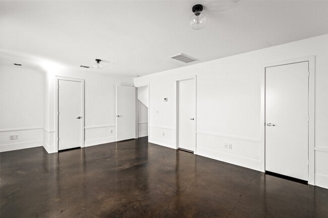 Building Photo - 2924 Cline St