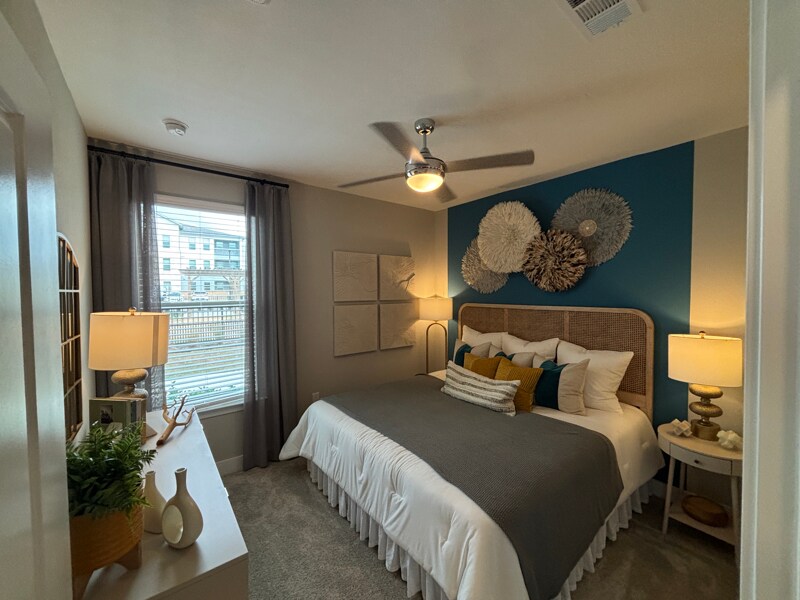 Building Photo - 502 Commercial Lp