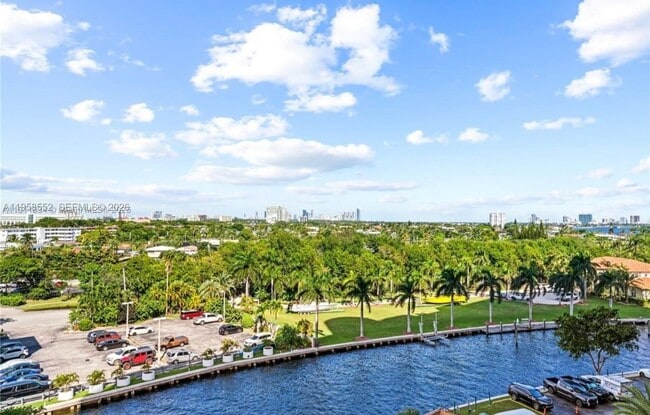 Building Photo - 1800 NE 114th St