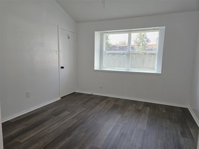 Building Photo - 2513 Knoxville Dr