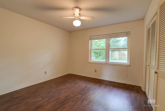 Building Photo - 54 Paddock Dr