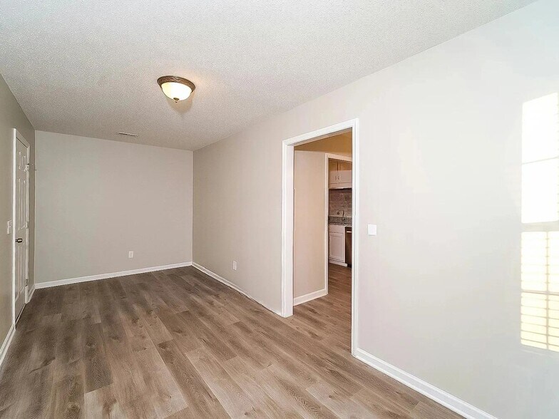 Building Photo - 107 Sioux Trce