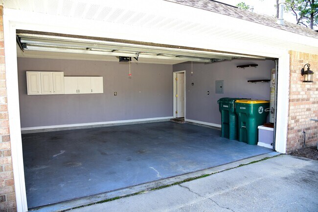 Building Photo - 1402 Ernest Hemingway Dr