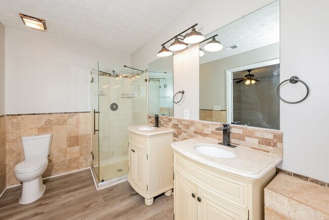 Building Photo - 1218 Raleigh Way NW