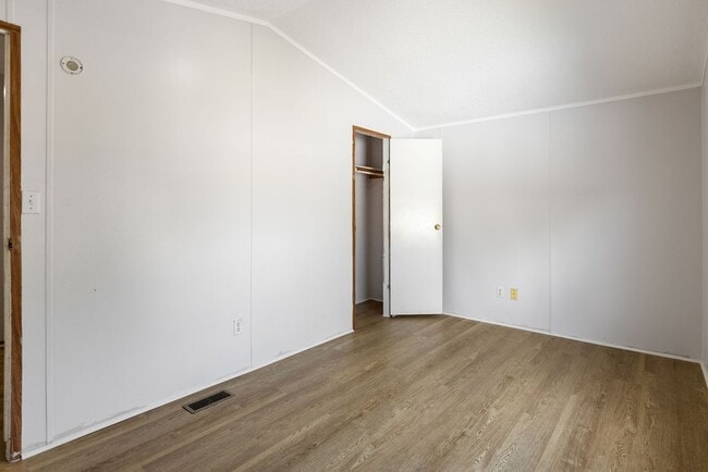 Building Photo - 13173 S Lee Shore Dr