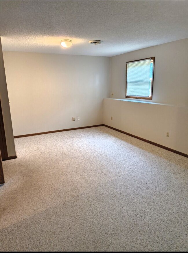 Building Photo - 1250 Silverwood Ct
