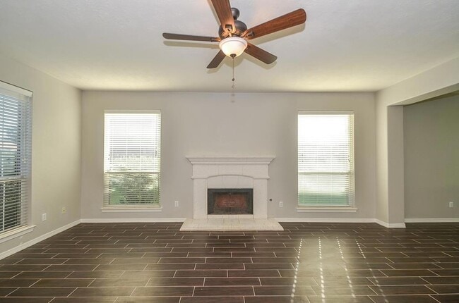 Building Photo - 5961 Whispering Lakes Dr