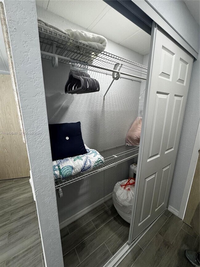 Building Photo - 228 Orchid St