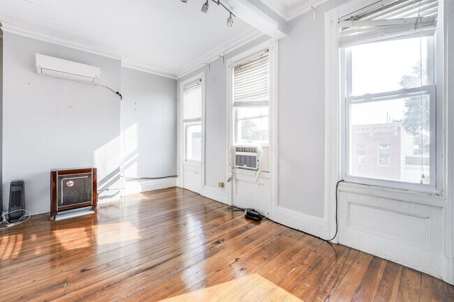 Building Photo - 155a Sherman Ave