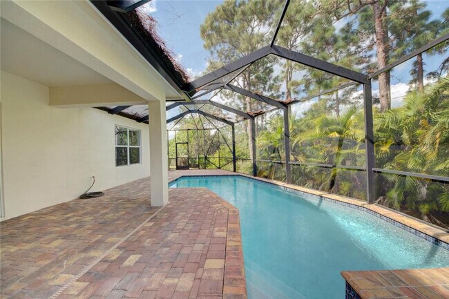 Building Photo - 495 NE Abaca Way