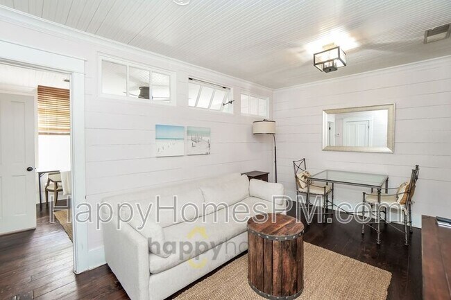 Building Photo - 251 Meeting St