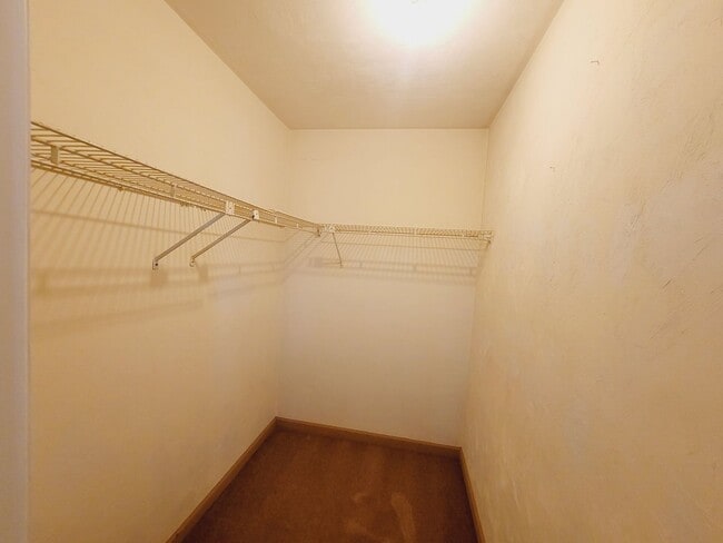 Building Photo - MIDTOWN 2/2.5 w/ Large Fenced Yard, Deck, Washer/Dryer, & Huge Bedrooms! Avail NOW for $1495/month!